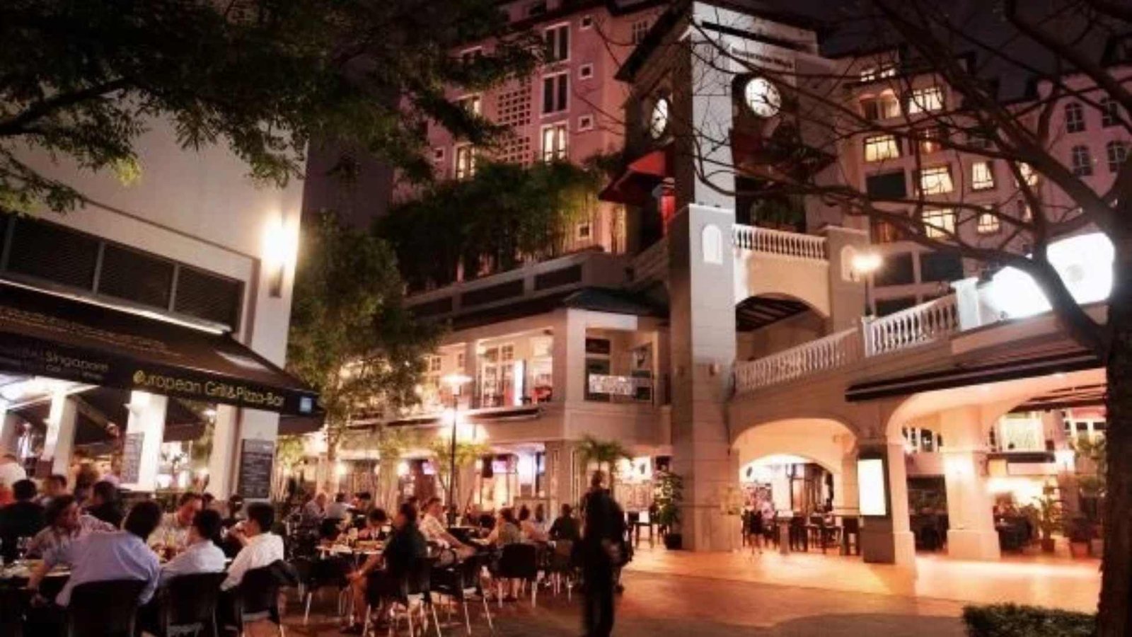 Robertson Quay dining and café lifestyle near River Valley