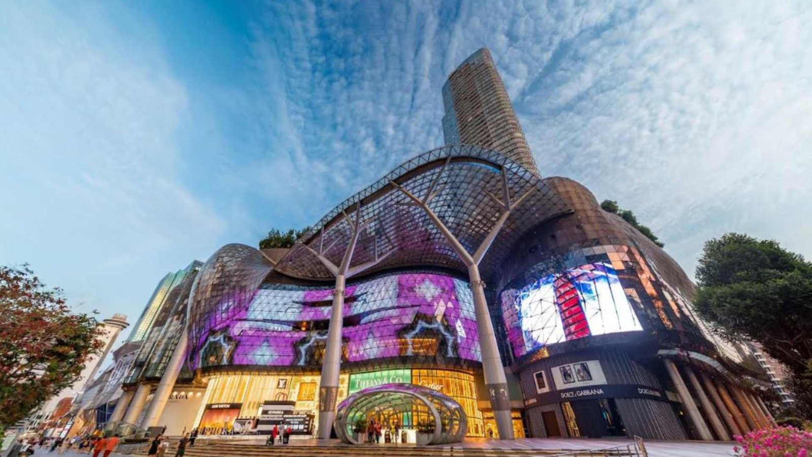 Orchard Road shopping and city lifestyle near River Valley